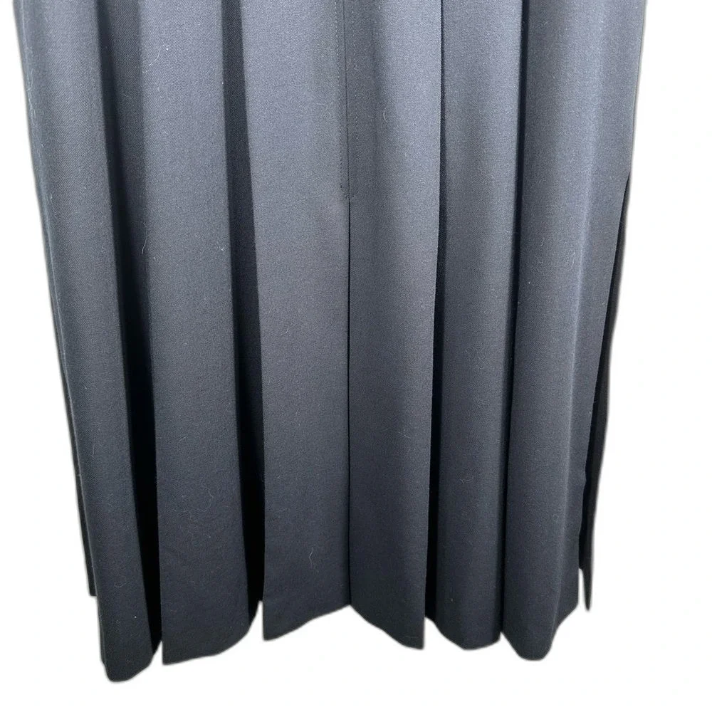 Mondi Fashion Vintage Classic Navy Pleated Maxi Skirt NWOT Size 36 Careerwear